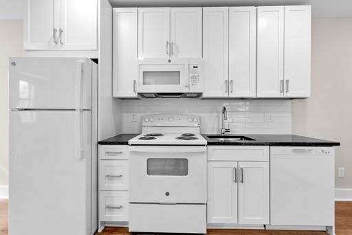 2-3 BEDROOM VOUCHERS WELCOME! $2,000 SIGNING BONUS! No application Fees + All utilities included! – photo 1