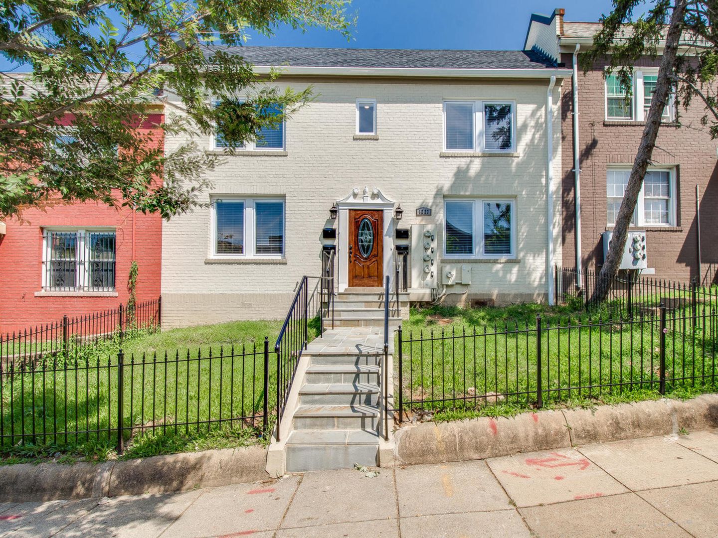 Washington Apartment: 1222 Penn St NE
