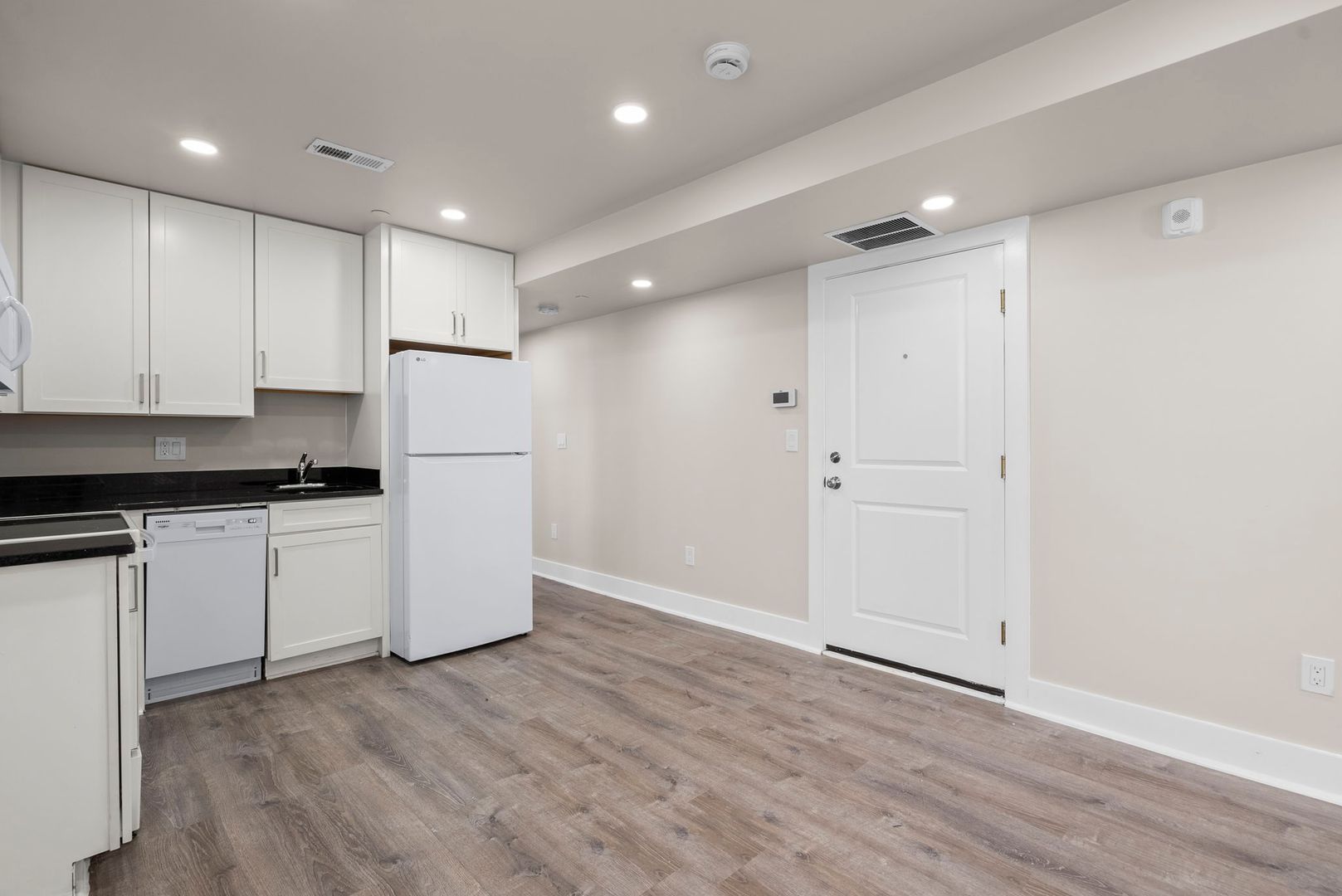 Washington Apartment: 725 20th Street NE