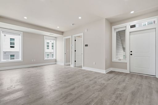 Brand-New 4 Bedroom Apartment | Modern Finishes | Move-In Incentives! – photo 1