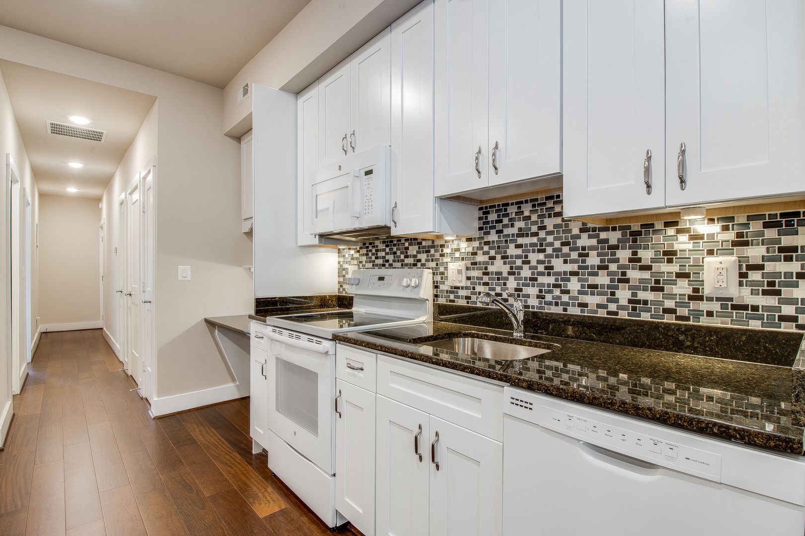 Washington Apartment: 1222 Penn St NE