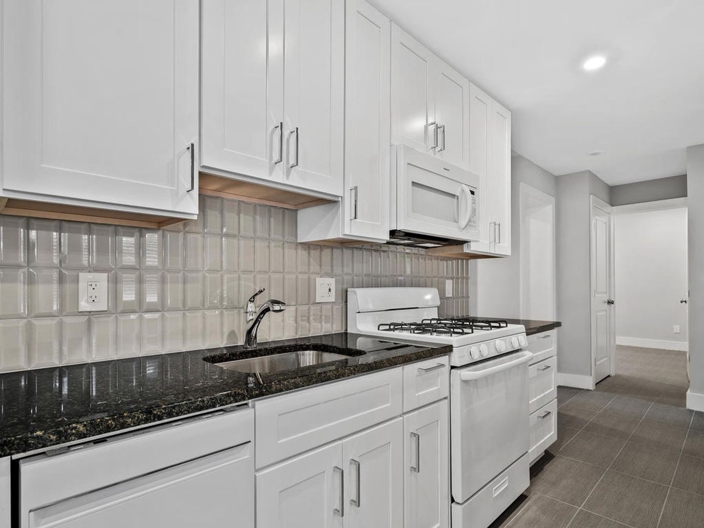 Washington Apartment: 3321 13th St. SE