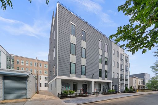 Brand-New 4 Bedroom Apartment | Modern Finishes | Move-In Incentives! – photo 1