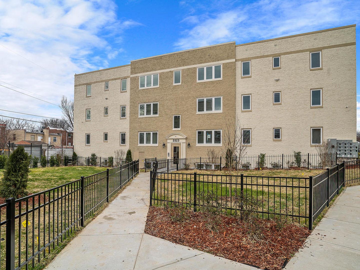 Washington Apartment: 3325 13th St. SE