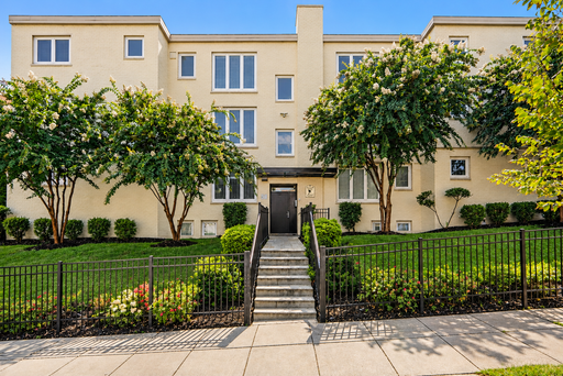 Bright & Spacious 3-Bedroom | All Utilities Included | In-Unit Laundry – photo 1