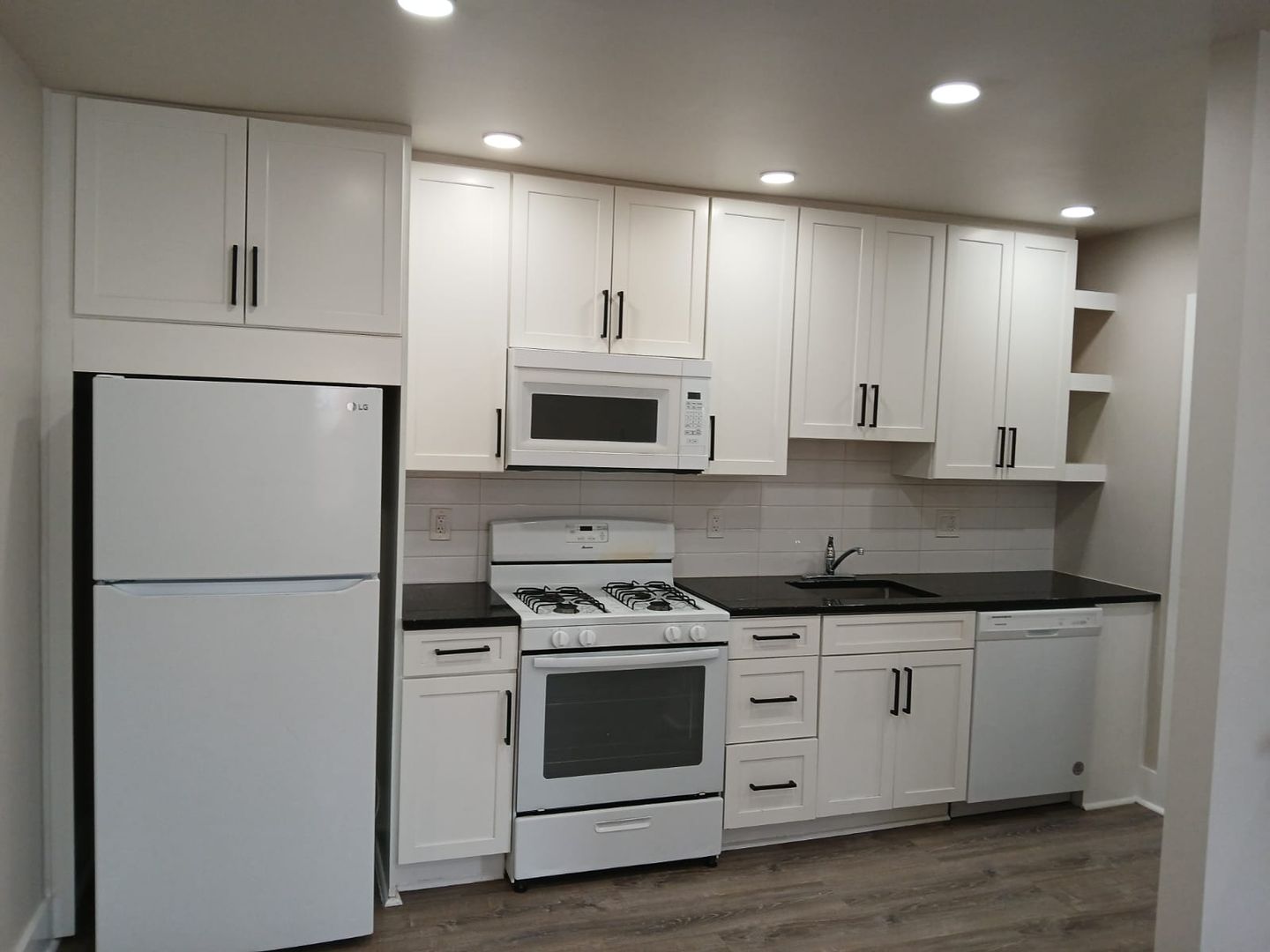 Washington Apartment: 3150 Buena Vista Ter SE