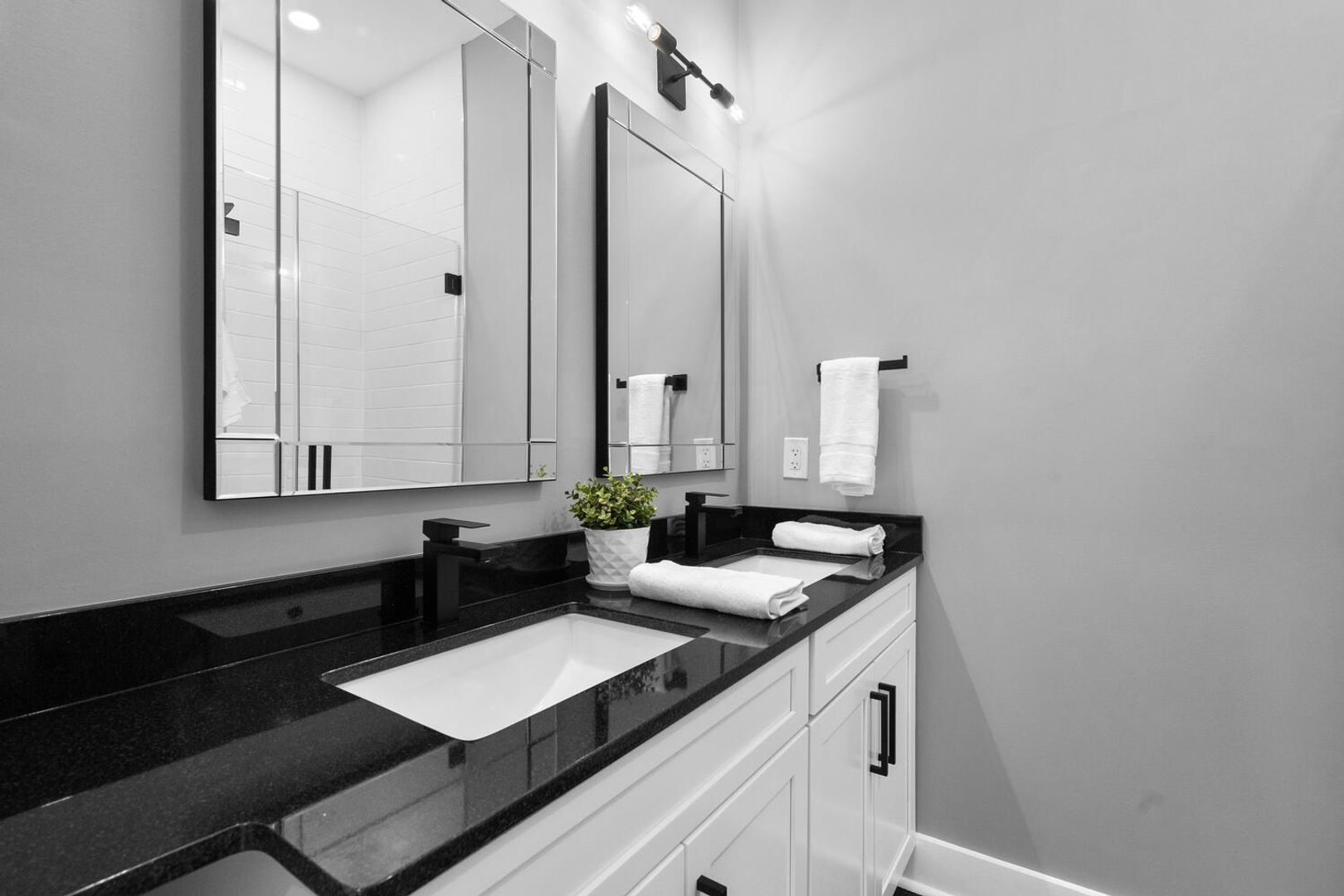 Washington Apartment: 1263 Meigs Place NE