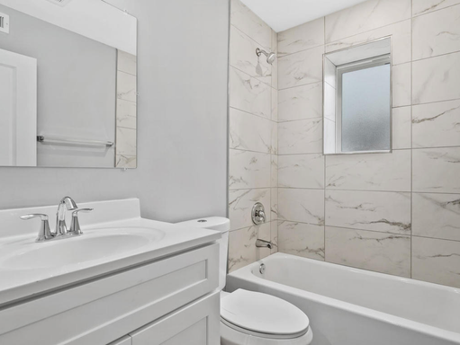 No Application Fees! Fully Renovated 3BR Apartment with Modern Finishes & Natural Light – photo 1