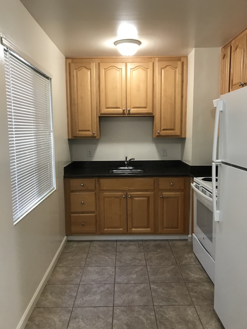 San Mateo Apartment: 1415 South B Street