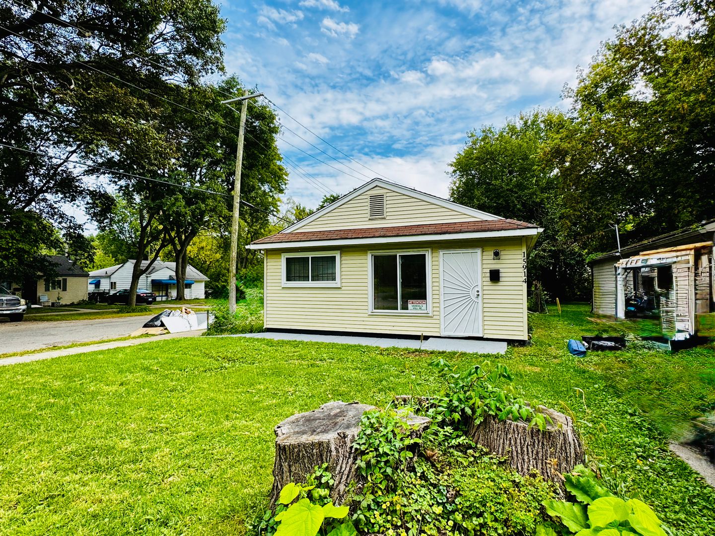 Detroit House: 15914 Dacosta Street