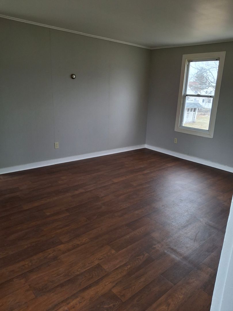 Elmira Apartment: 246 Lynwood AVE