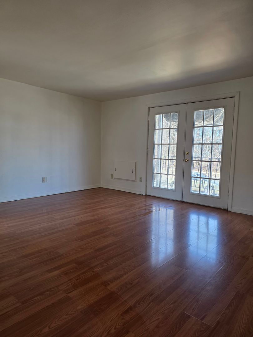 Elmira Apartment: 511 W WATER ST