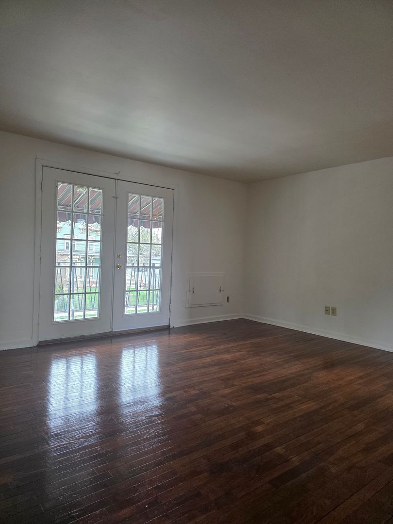 Elmira Apartment: 511 W WATER ST