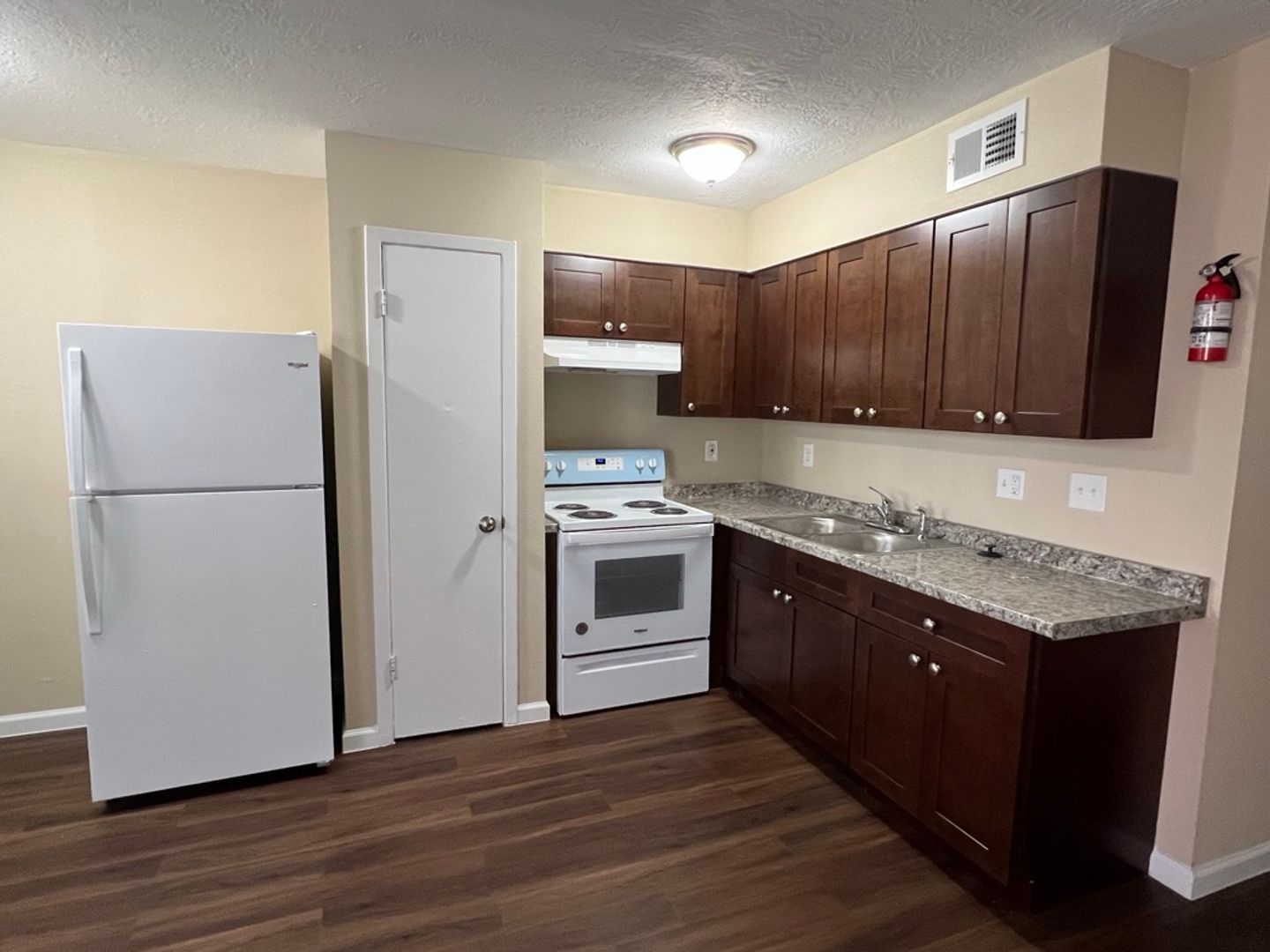 Pasadena Apartment: 910 Main St