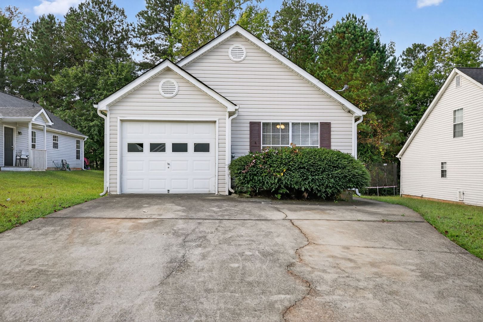 Douglasville House: 1584 Wembley Dr