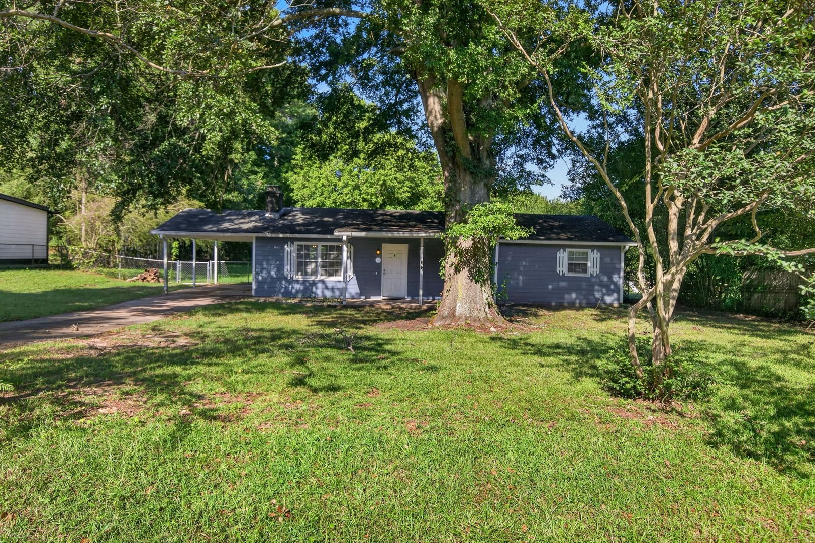 Hiram House: 495 Valerie Circle