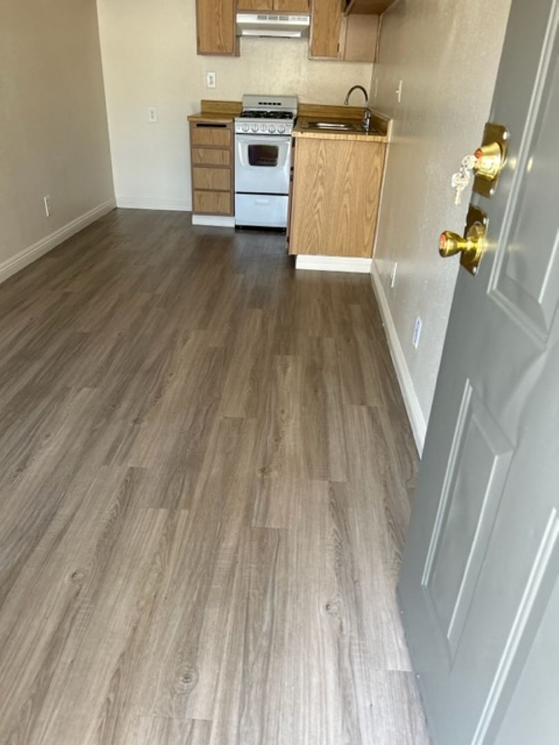 Tujunga Apartment: 7320 Foothill Blvd