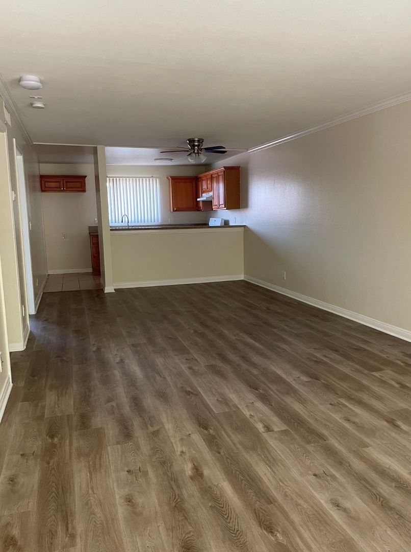 Glendale Apartment: 215 W Palmer Ave