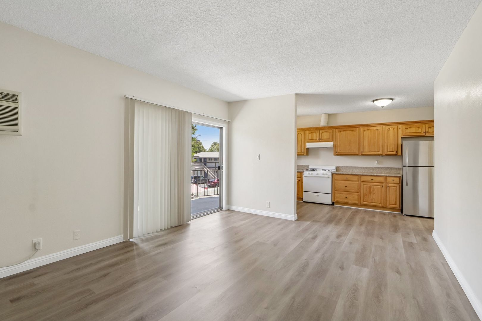 Burbank Apartment: 242 W Verdugo Ave