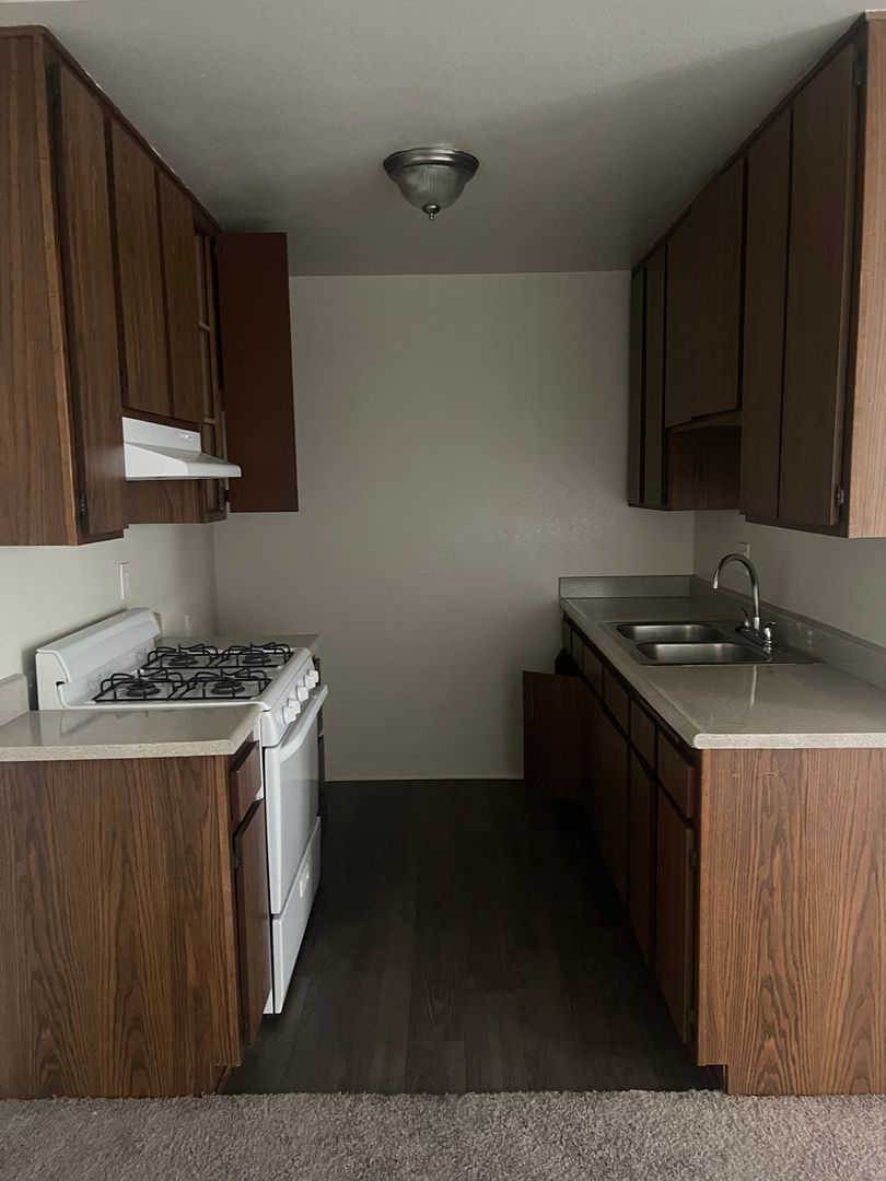 Tujunga Apartment: 7762 Foothill Blvd
