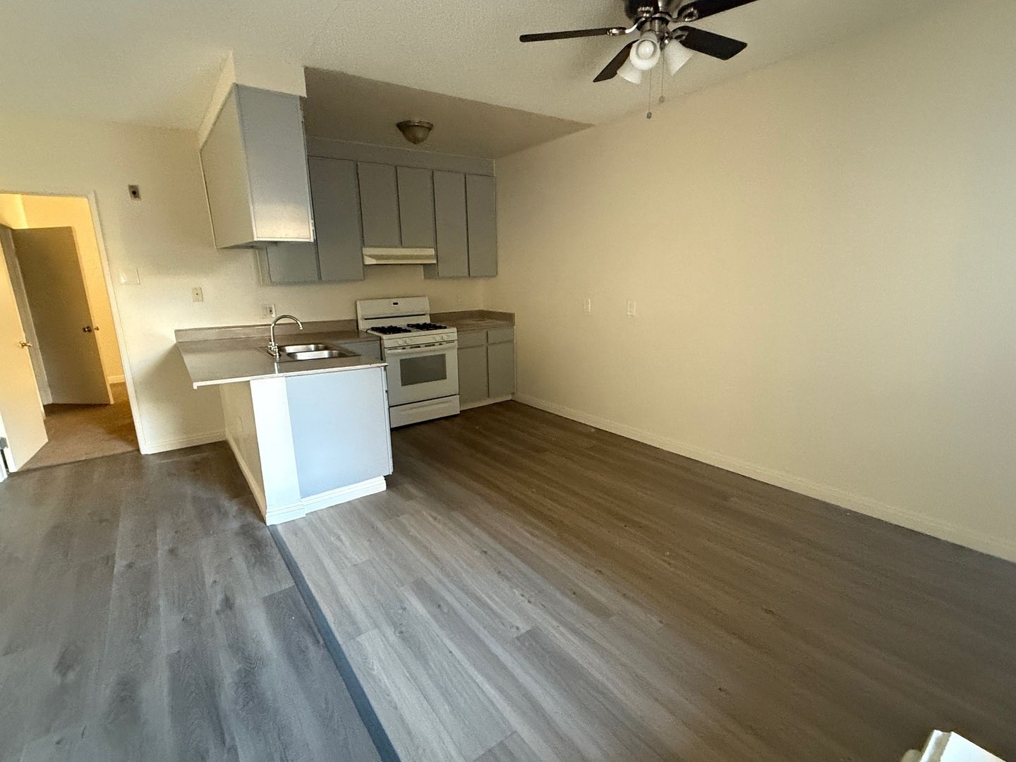Tujunga Apartment: 7147 Greeley St