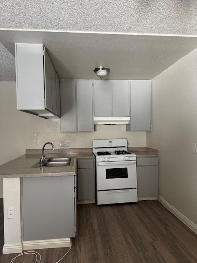Tujunga Apartment: 7147 Greeley St