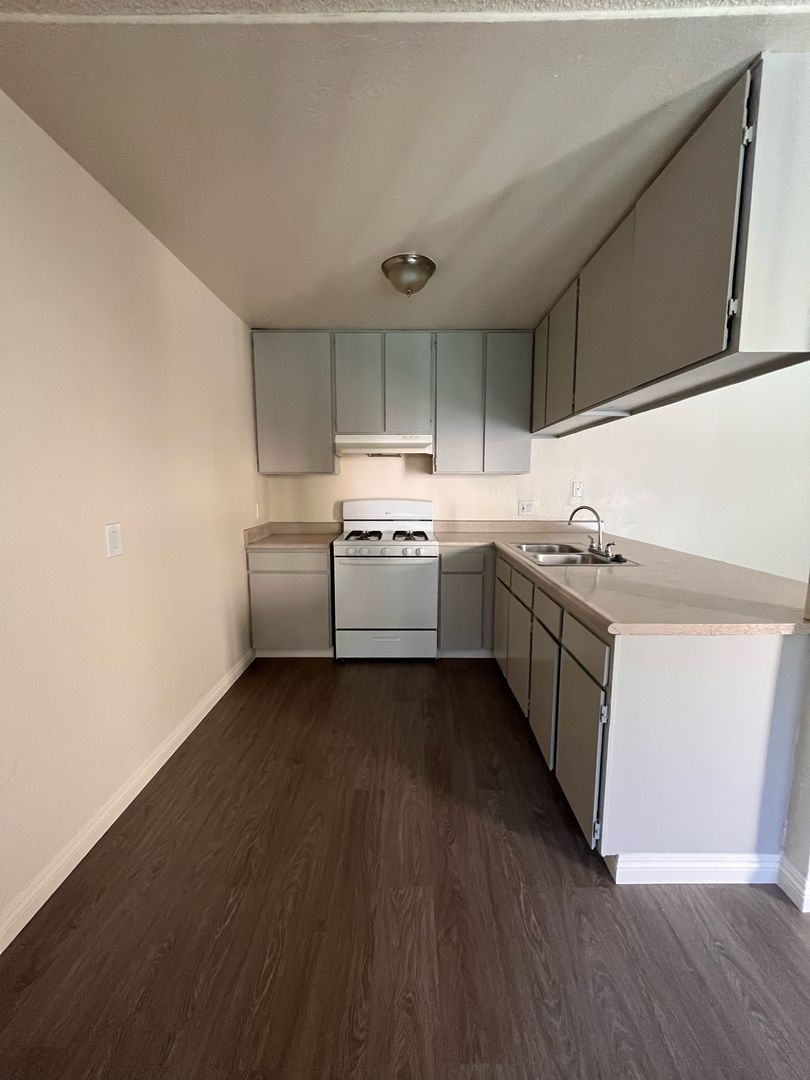 Tujunga Apartment: 7147 Greeley St