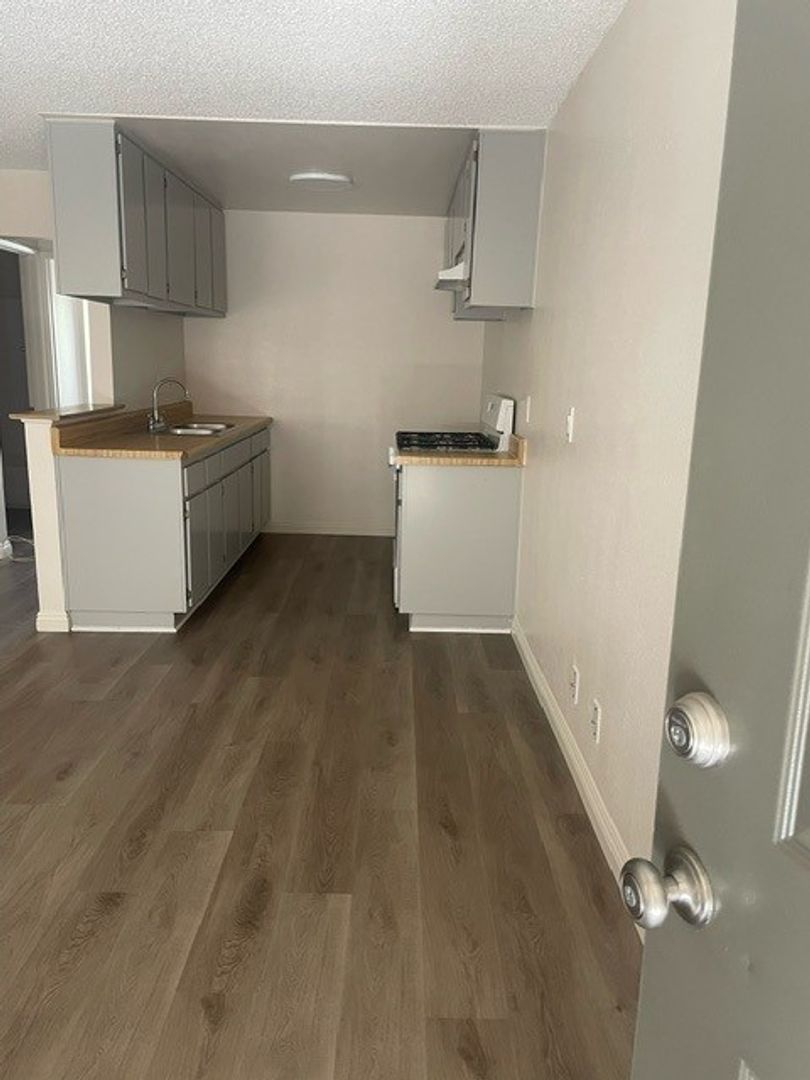 Burbank Apartment: 274 W Verdugo Ave