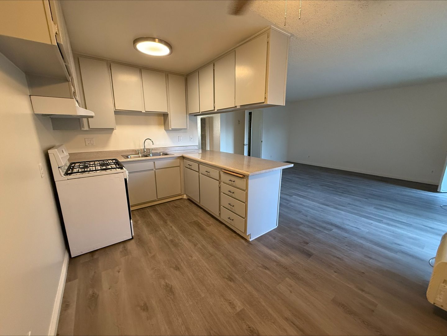 Burbank Apartment: 1600 N San Fernando Blvd