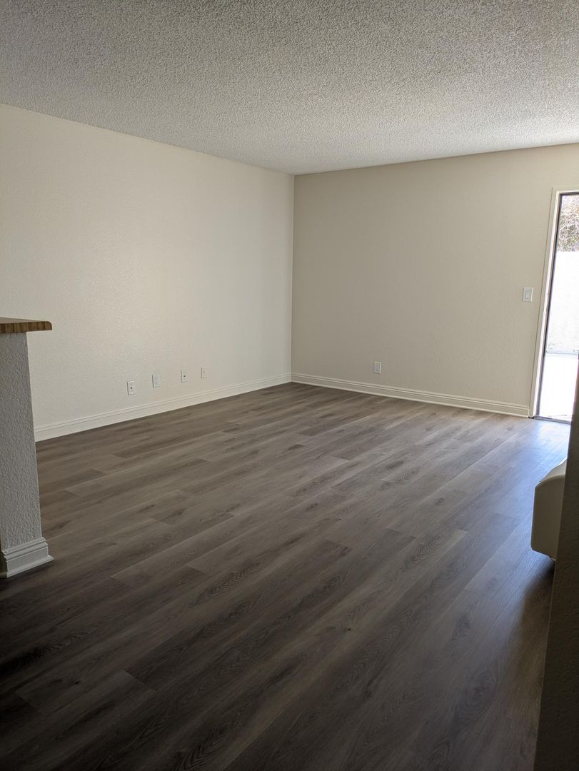 Burbank Apartment: 249 W Alameda Ave