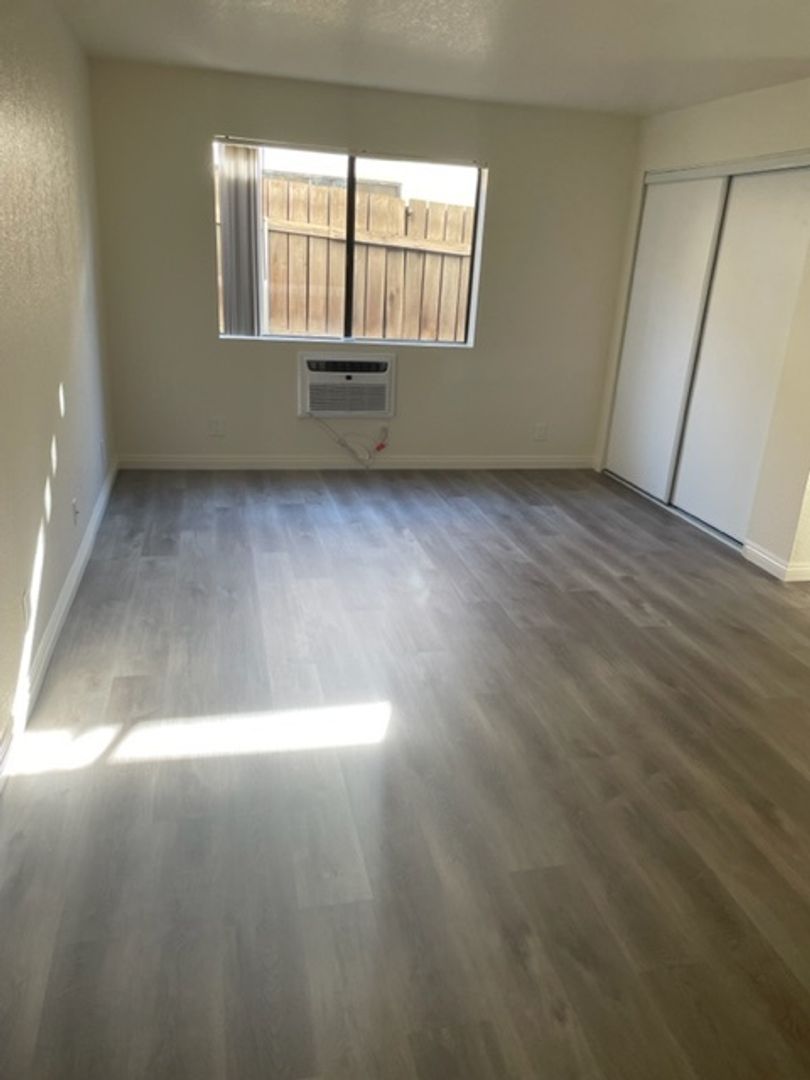 Tujunga Apartment: 10059 Tujunga Canyon Blvd