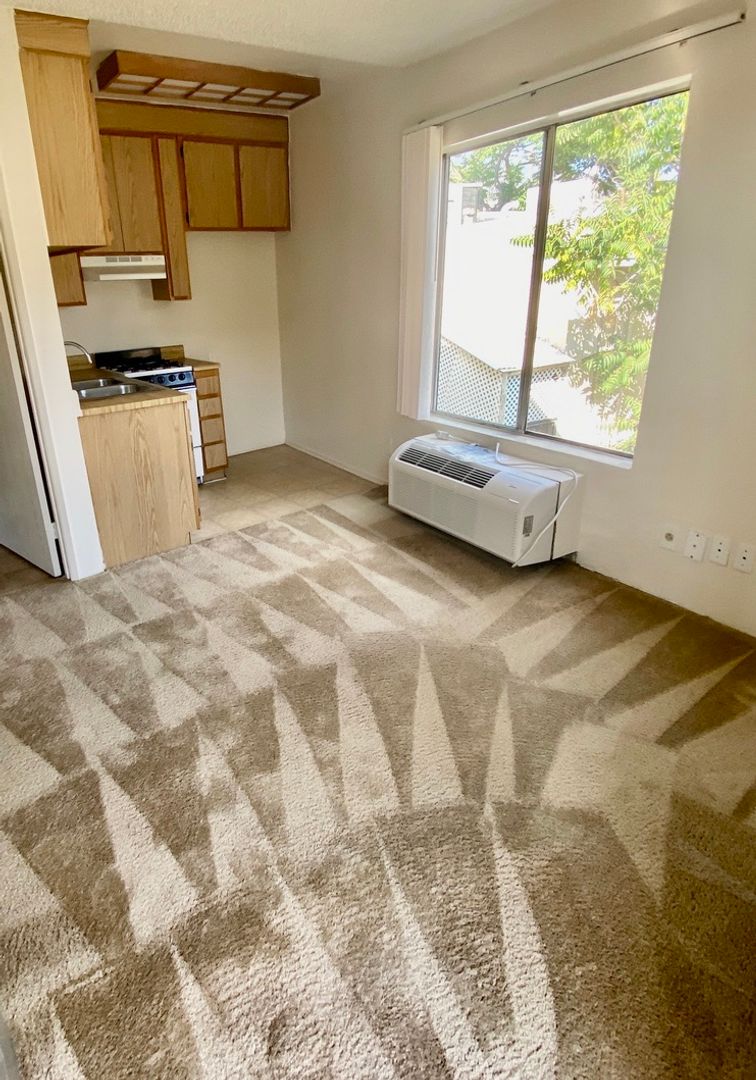 Tujunga Apartment: 7320 Foothill Blvd