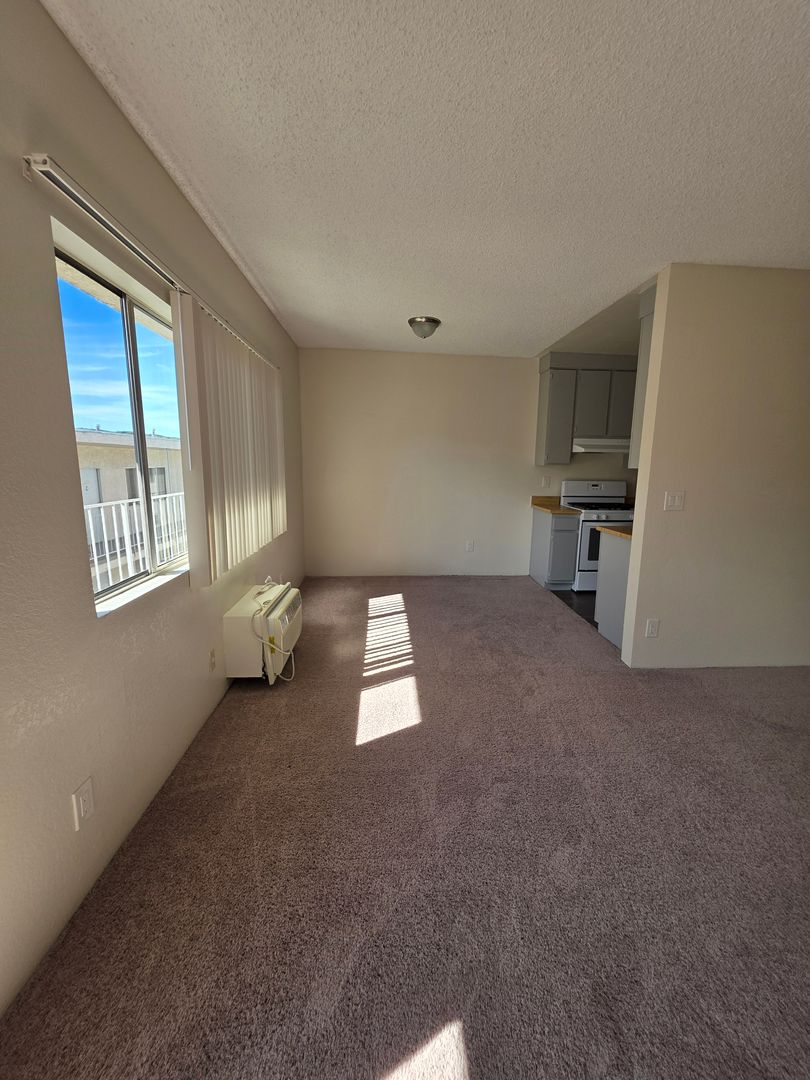 Tujunga Apartment: 7762 Foothill Blvd