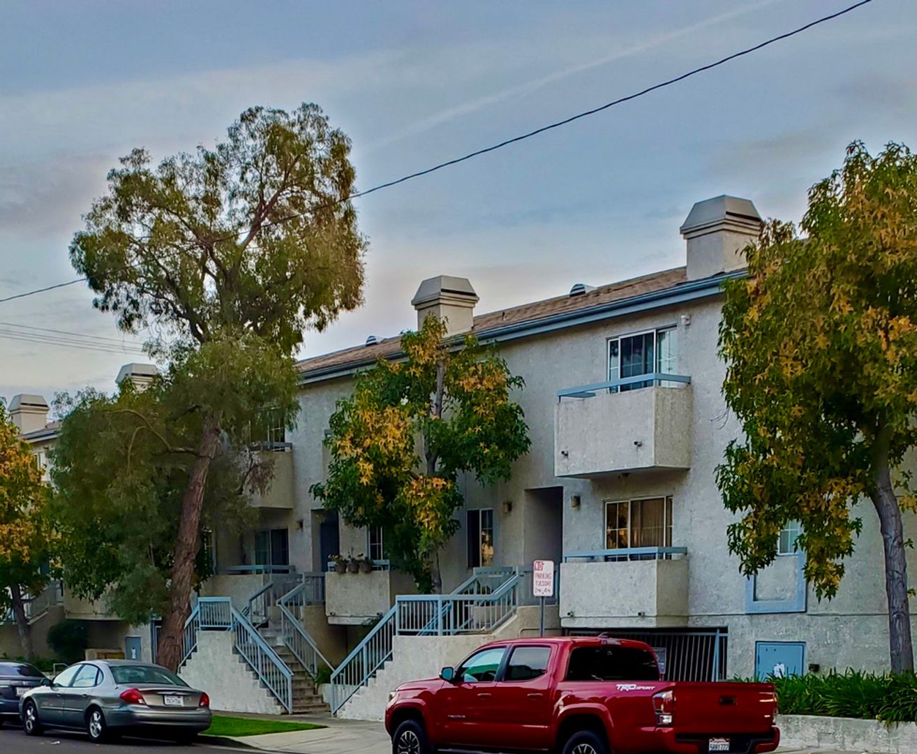 Burbank Apartment: 101 S 7th St