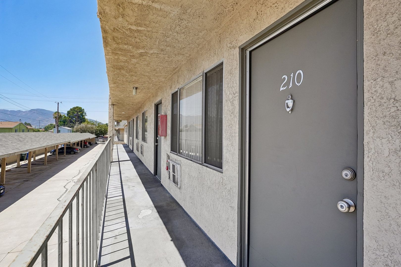 Burbank Apartment: 700 S Lake St