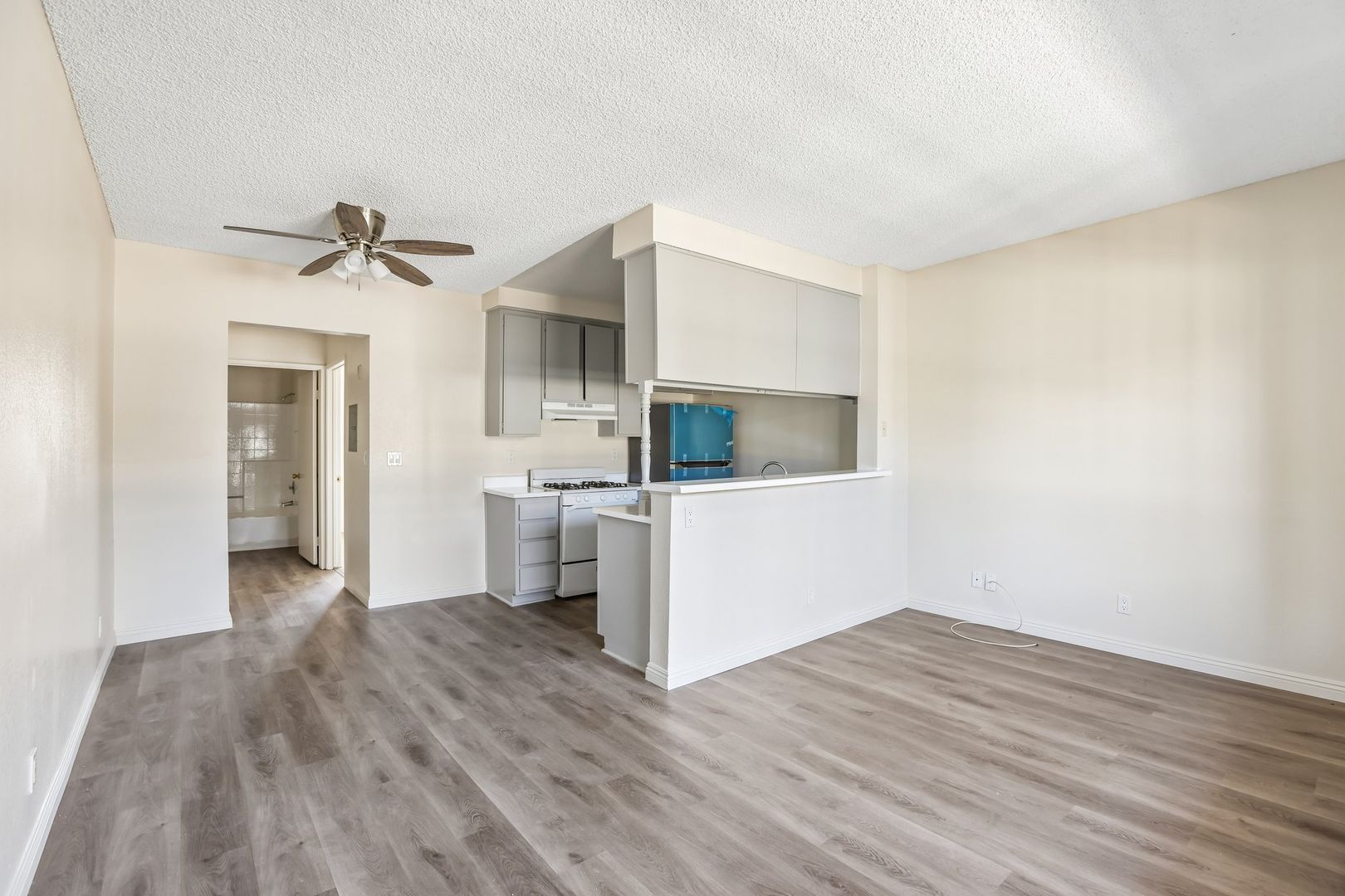 Sunland Apartment: 8541 Foothill Blvd