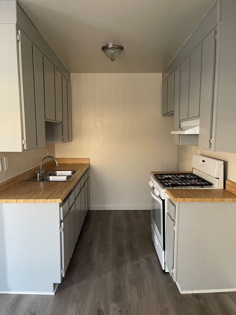 Tujunga Apartment: 7762 Foothill Blvd