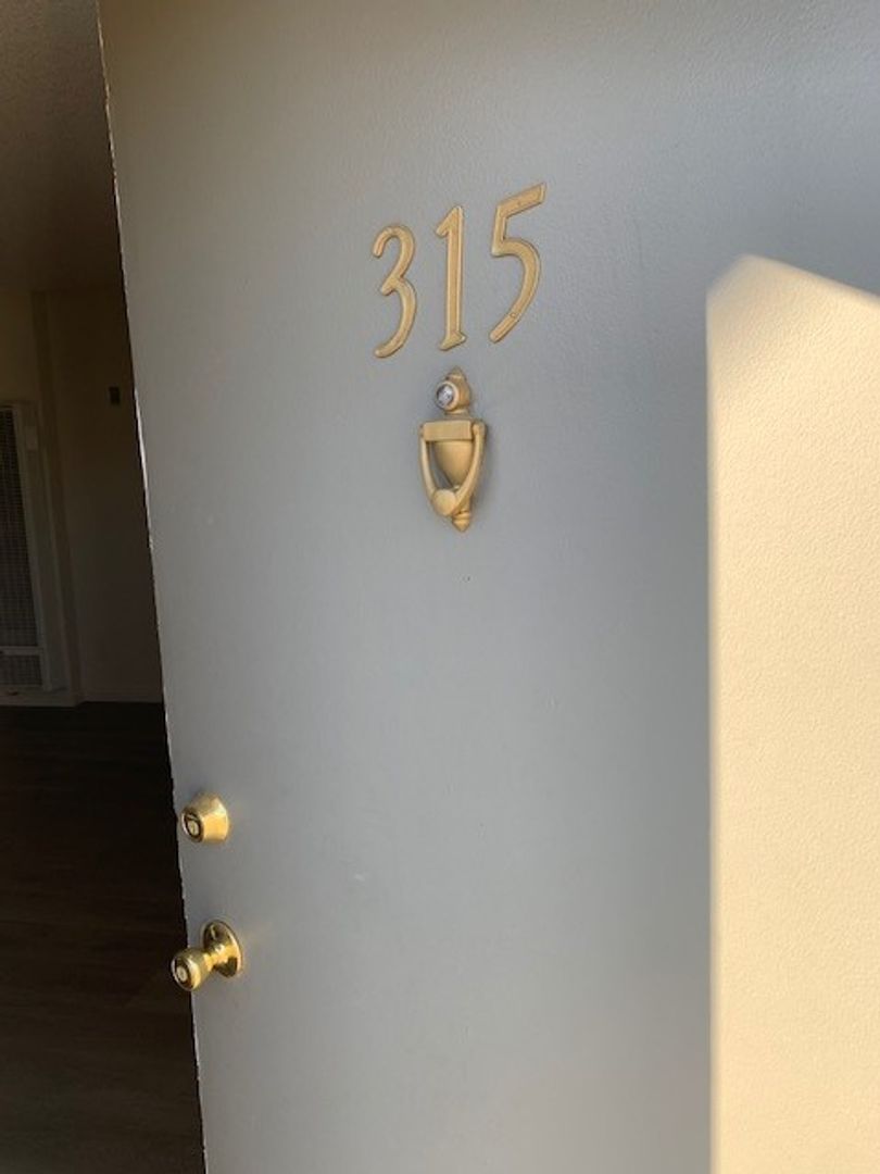 Arleta Apartment: 9460 Laurel Canyon Blvd