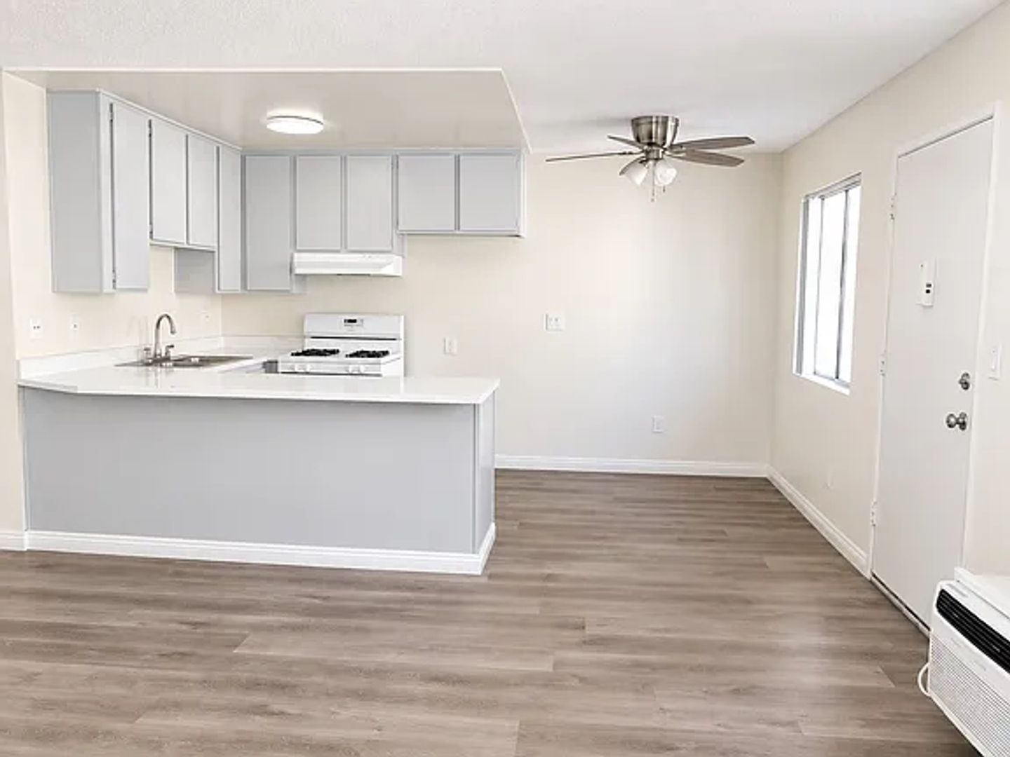 Burbank Apartment: 1600 N San Fernando Blvd