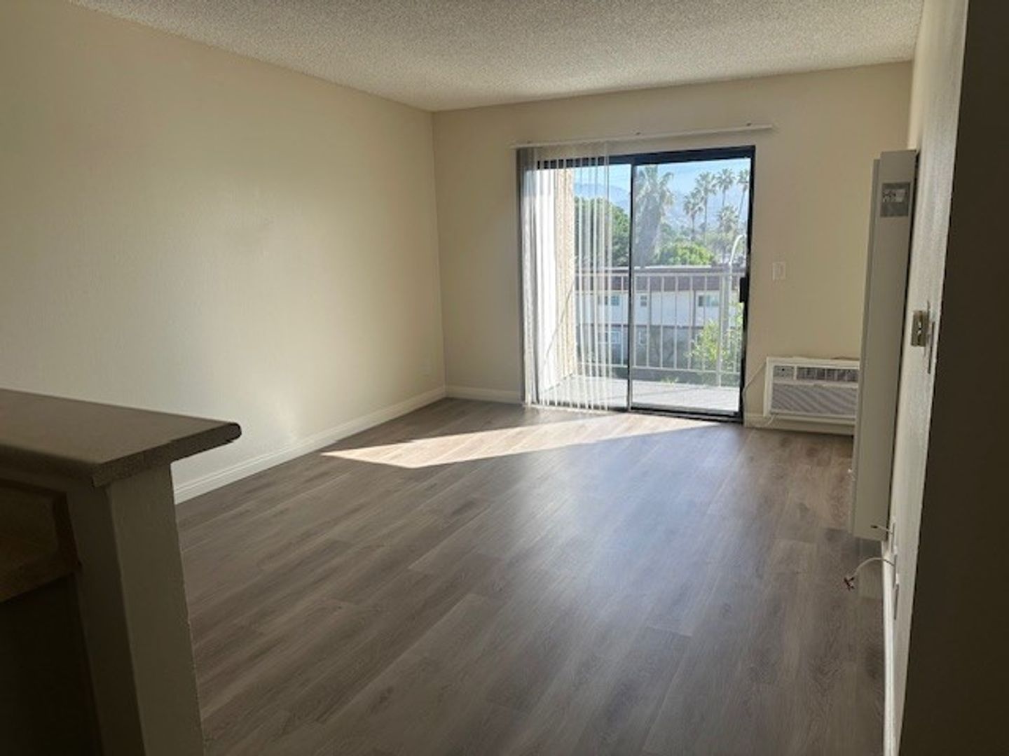 North Hollywood Apartment: 7701 Laurel Canyon Blvd