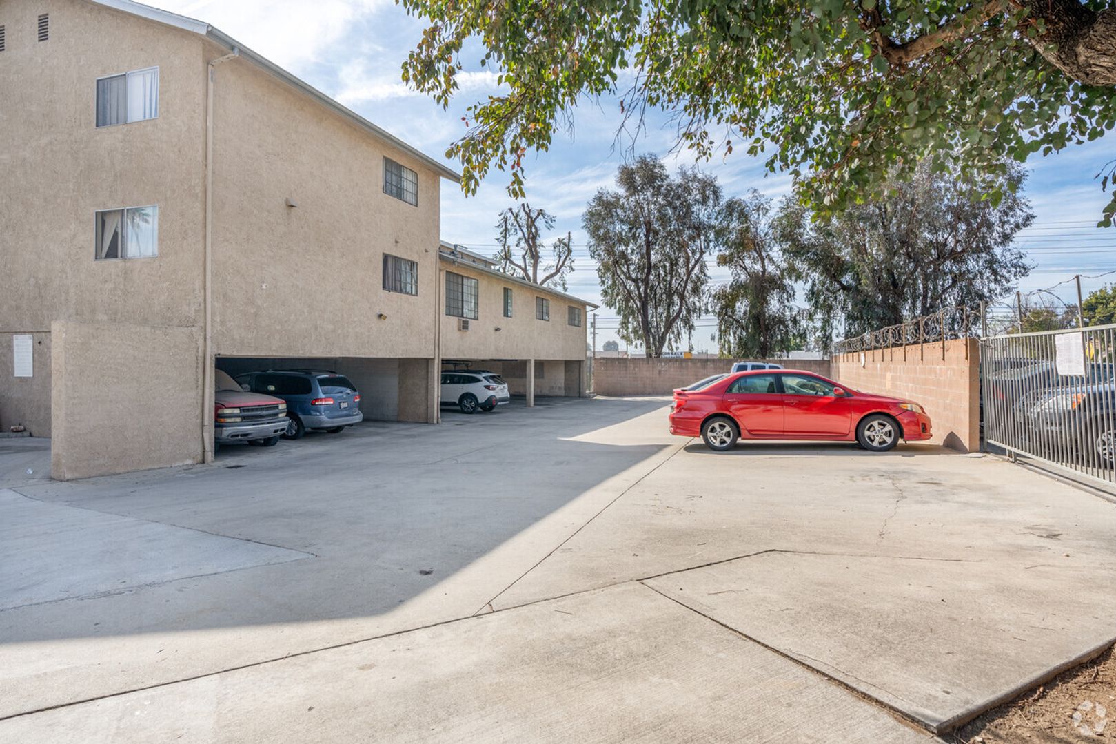 Arleta Apartment: 9460 Laurel Canyon Blvd