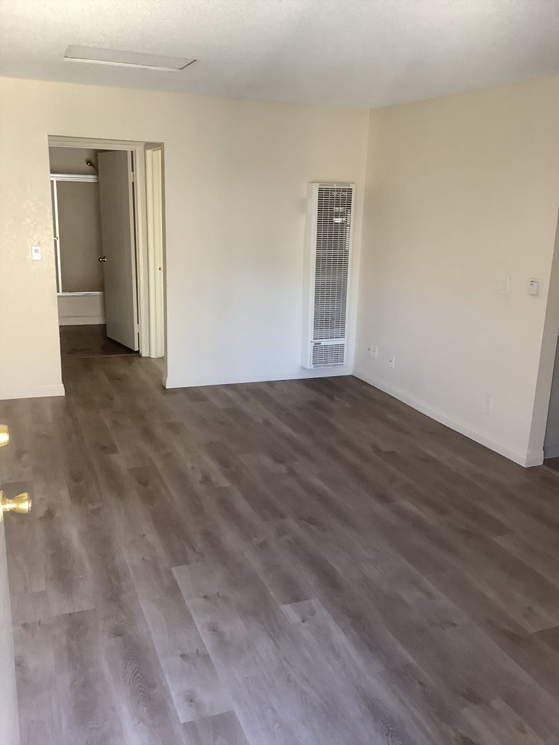 Arleta Apartment: 9460 Laurel Canyon Blvd