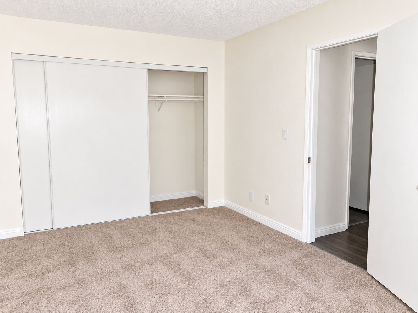Burbank Apartment: 1600 N San Fernando Blvd