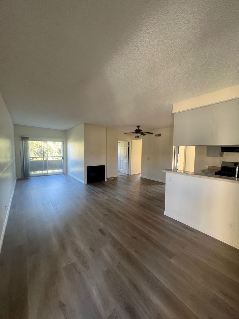 Sunland Apartment: 8541 Foothill Blvd