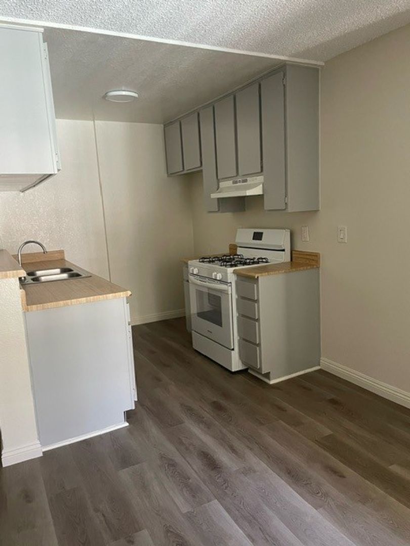 Burbank Apartment: 274 W Verdugo Ave