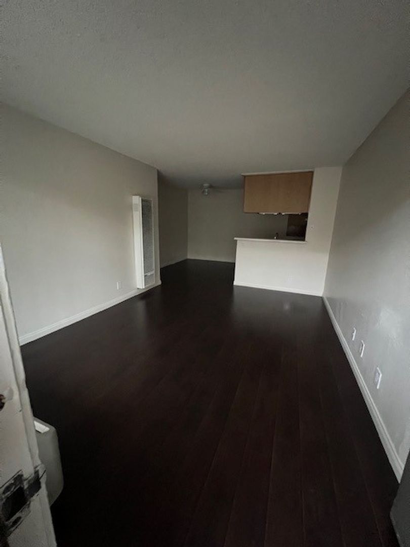 Tujunga Apartment: 7320 Foothill Blvd