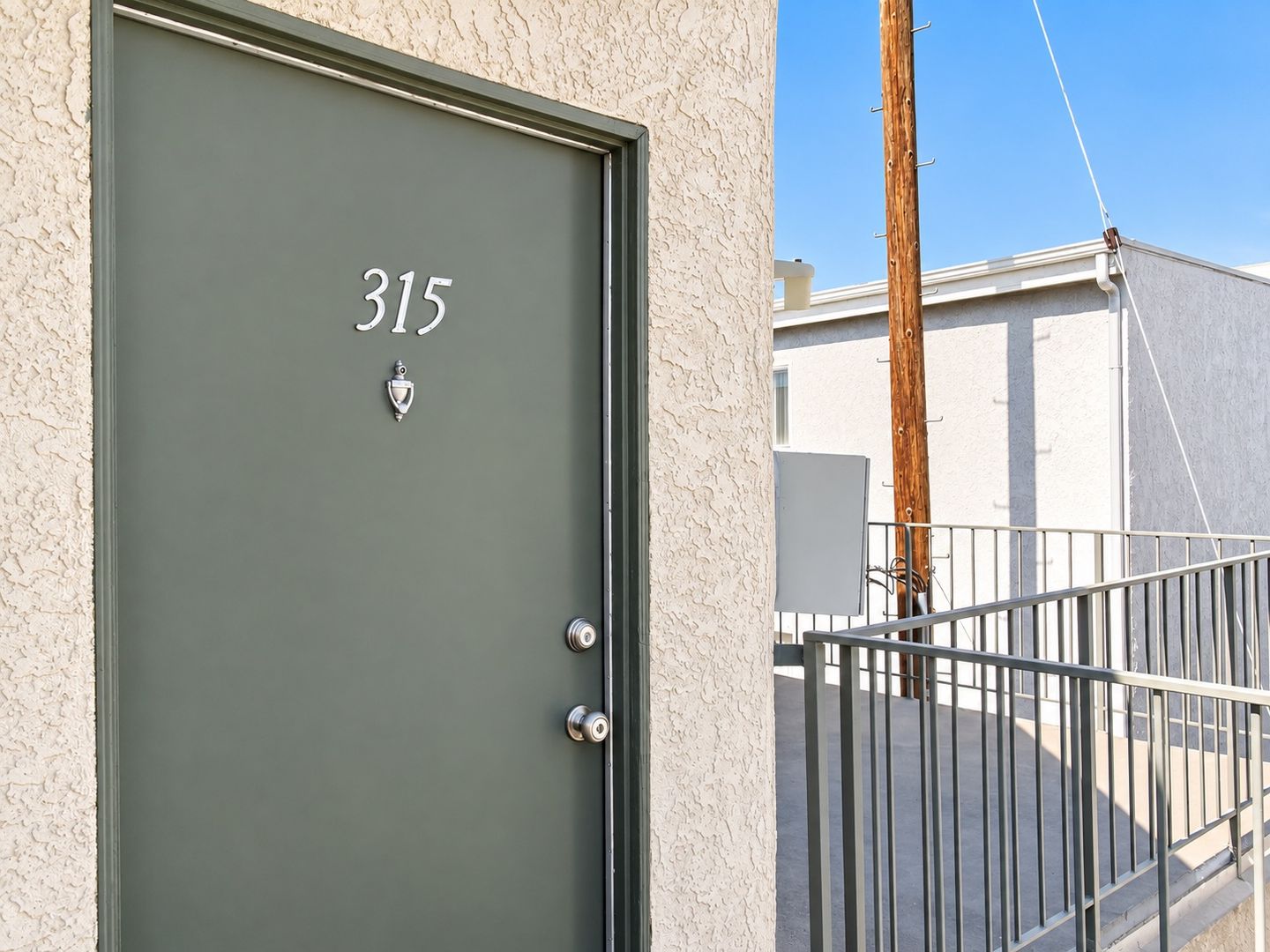 Burbank Apartment: 1600 N San Fernando Blvd