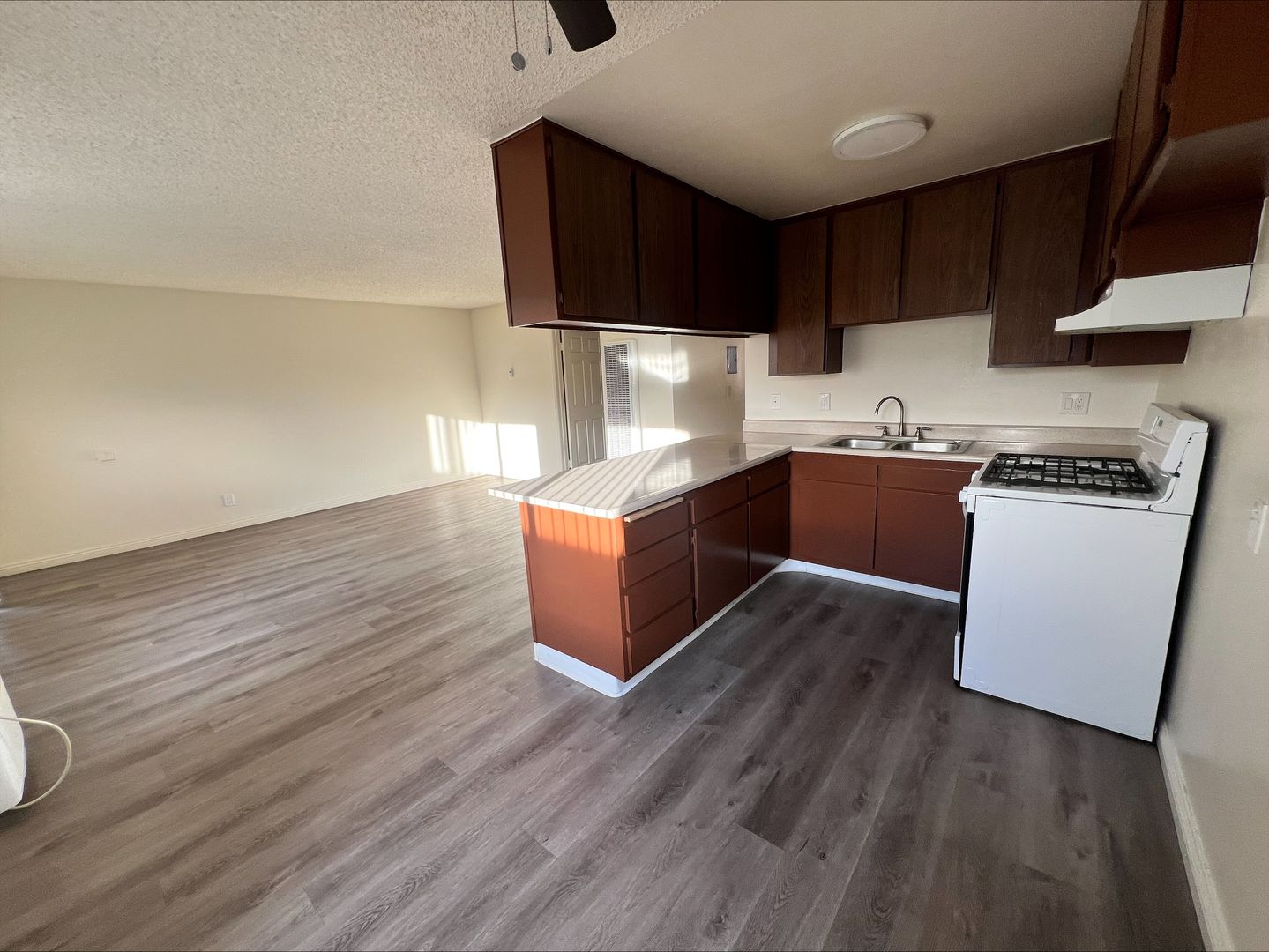 Burbank Apartment: 1600 N San Fernando Blvd