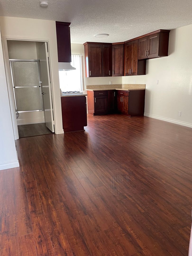Glendale Apartment: 215 W Palmer Ave