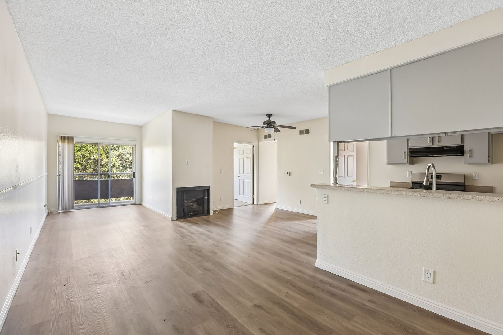 Sunland Apartment: 8541 Foothill Blvd
